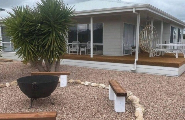 Ela Meine 'come stay' Cosy coastal home in Moonta Bay