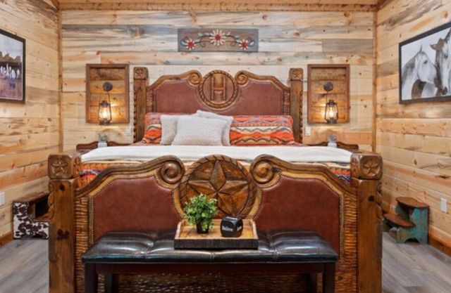 Electric fireplace, free internet, pond for fishing, less than 5 miles from lake