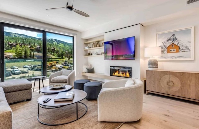 Electric Pass Lodge 303