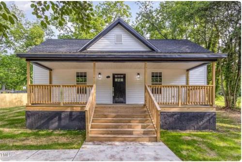 Elegant 1910 Boutique - Crib, Veteran-Owned