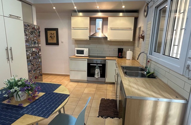 Elegant 3-Bedroom Haven in Prime Palaio Faliro - Minutes to Marina & Beach