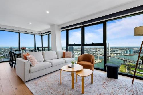 Elegant 3BR 3BA with River and Sea Views Docklands