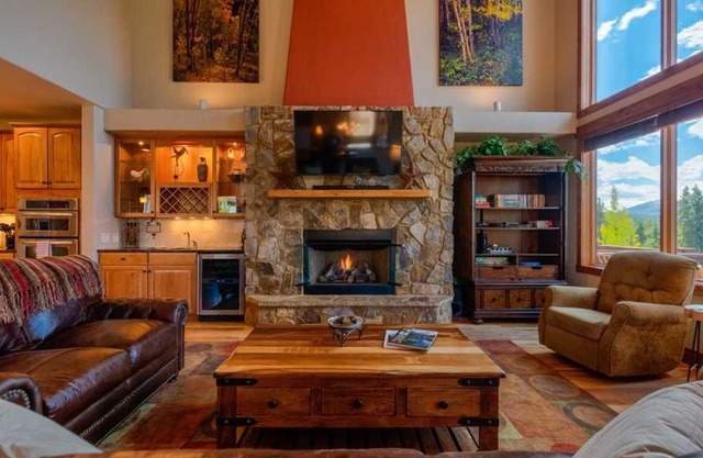 Elegant 4 Bedroom - Firelight Luxury