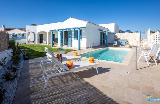 Elegant and modern Villa with pool Sea view