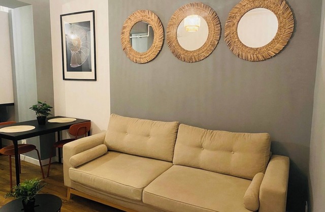 Elegant Apartment w. AC and Smart TV