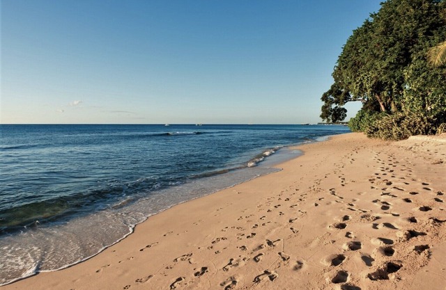 Elegant Beach Townhouse, private pool, 2 bedrooms