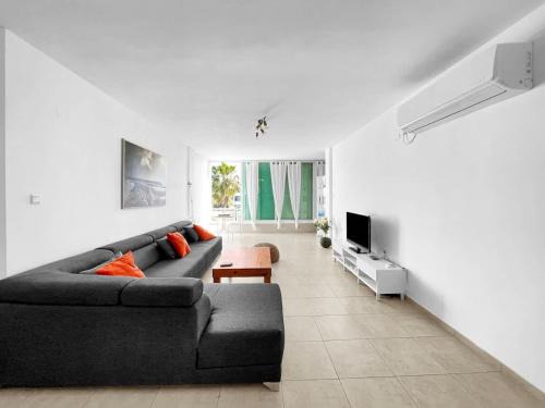 Elegant Beachside Apartment