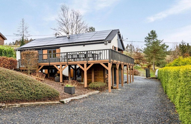 Elegant chalet in Manhay with Sauna