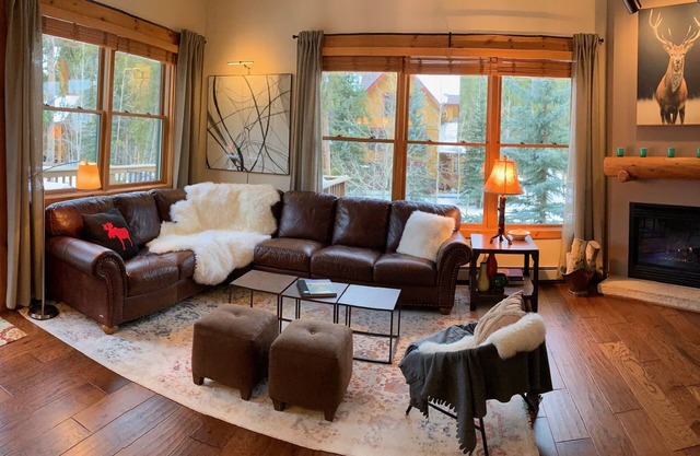Elegant Escape/Stunning Views/Luxury 5-Beds/Convenient Lift Access