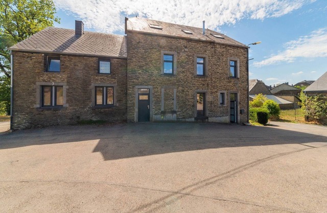 Elegant home in Bievre with garden