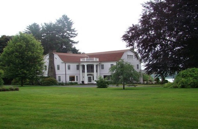 Elegant Hudson River 12-acre Estate w/Amazing River Views & BeachnSleeps 14