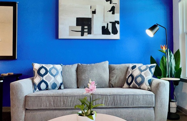 Elegant King Bed Balcony Pool View Gym Southside Jacksonville Near Saint Johns