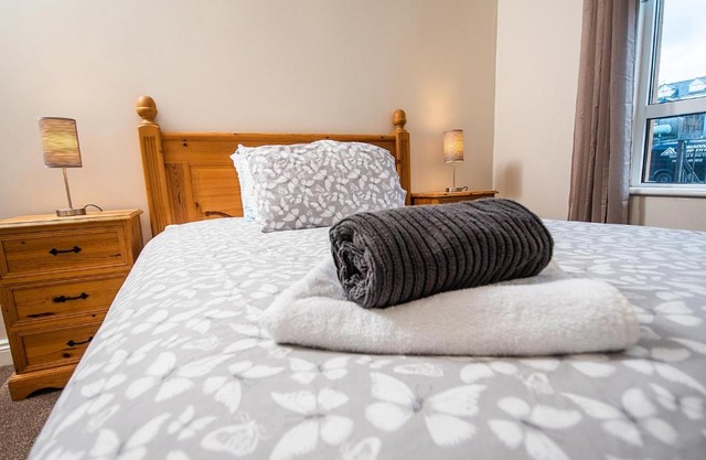 Elegant Two Bedroom apartment at the beach and waves.