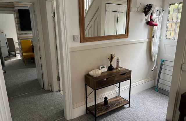 Elegant Victorian Home w/7 Bedrooms | Perfect for Work Crews & Family Gatherings