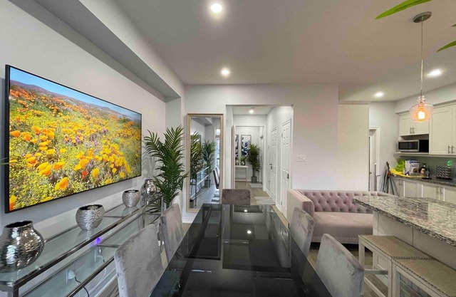 Elegant Winter Retreat Getaway In Oakville Whole Townhome