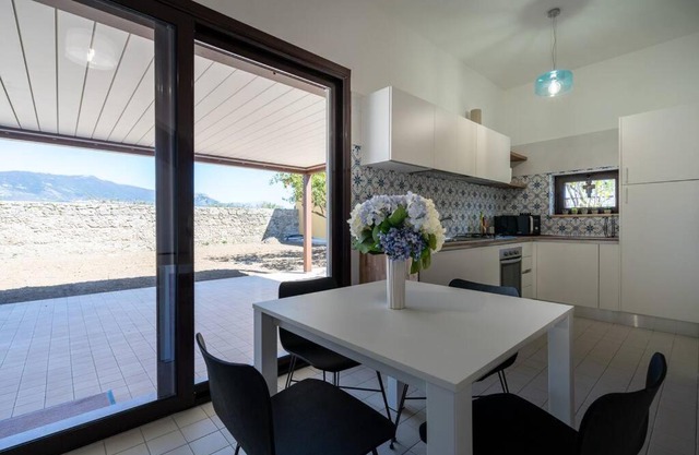 Elegante Villa tra Mare e Storia