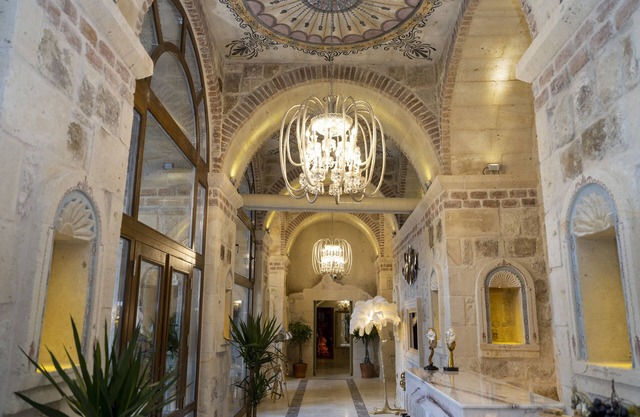 Elika Cave Suites & Spa