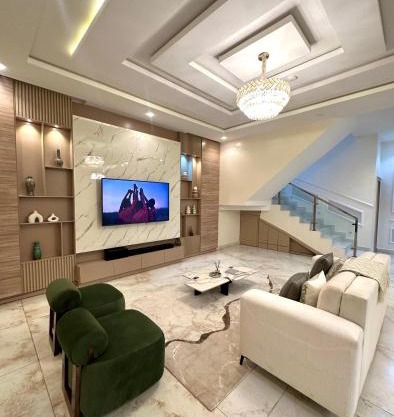 EliteunseenSuites - 5 Bedroom Beautiful Detached House - Private Parking