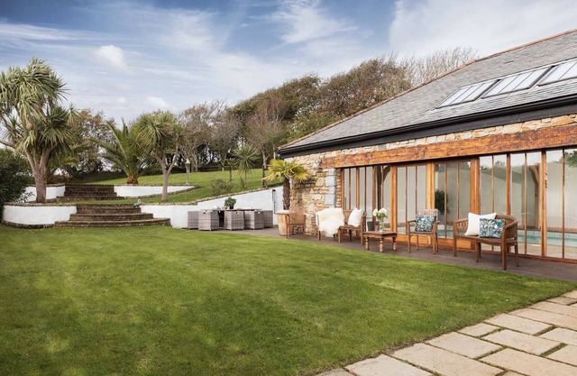 Ellenglaze is an elegantly and lovingly renovated, Grade II-listed farmhouse.