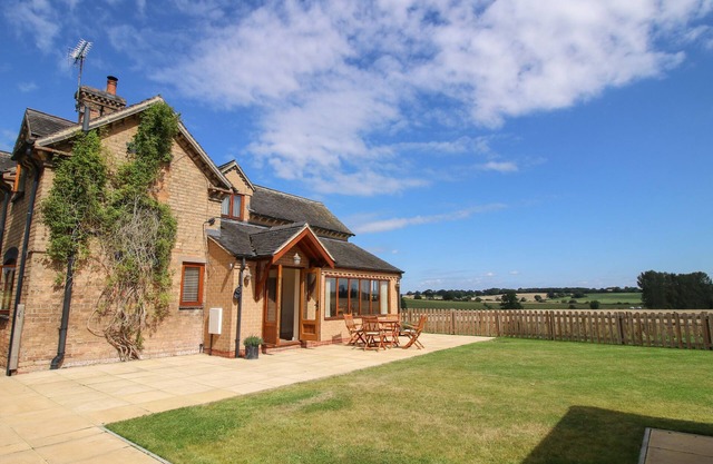 ELLENHALL FARM COTTAGE, pet friendly, with open fire in Eccleshall