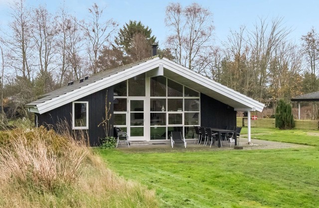 "Elni" - 900m from the sea by Interhome