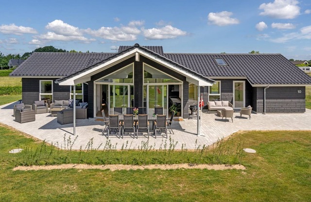 "Elsebet" - 600m from the sea by Interhome