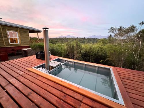 ElSueño Mountain Retreat with hot tub and indoor fire place