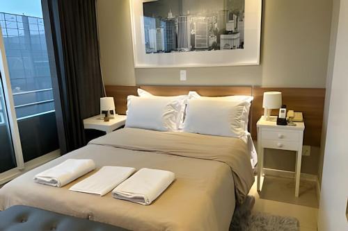 Em frente ao Shopping & Allianz Parque in Hotel