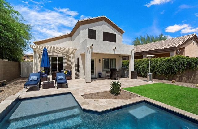 Enchanting 3-bedroom house with Pool in Cave Creek