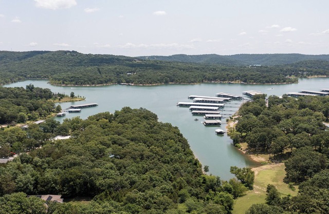 Enchanting 4-bedroom townhome on Table Rock Lake in Kimberling City