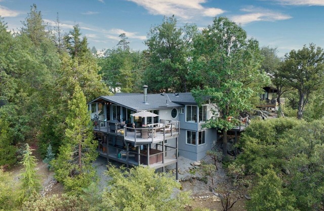 Enchanting, Secluded Idyllwild Home w/Dramatic Views & Hot Tub! Pet Friendly!