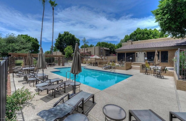 Endless CASAbilities at this updated, clean Arcadia condo