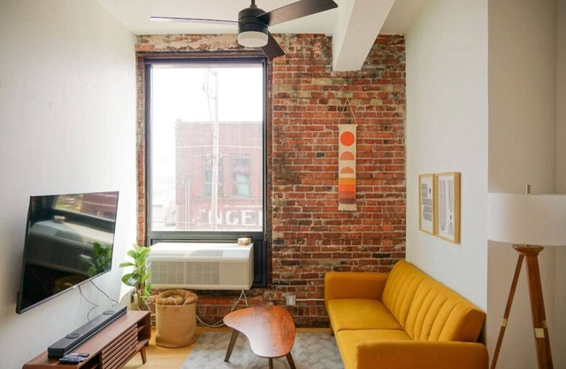Enger Lofts Hotel 🌲 Modern Getaway in the Heart of the Craft District