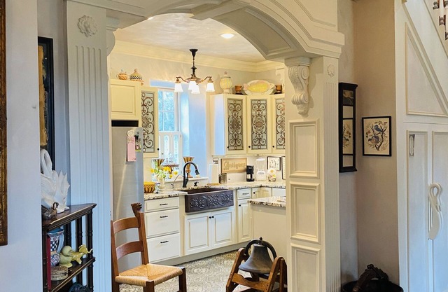 English cottage style circa 1814 stone school house - Skaneateles, NY