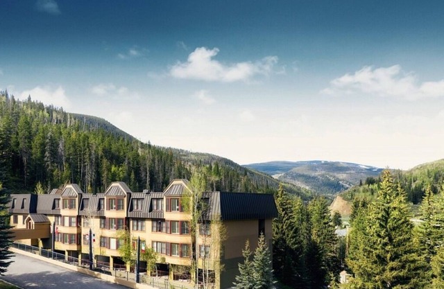 Enjoy a 3 Day Fall Weekend -2-bedroom condo at Marriott Resort in charming Vail