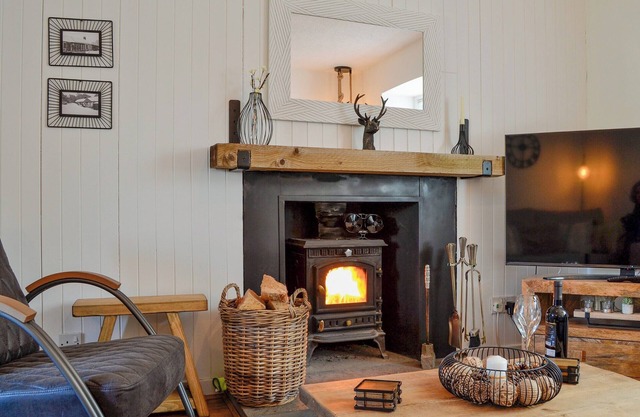 Enjoy a break at any time of the year in this comfortable cottage.