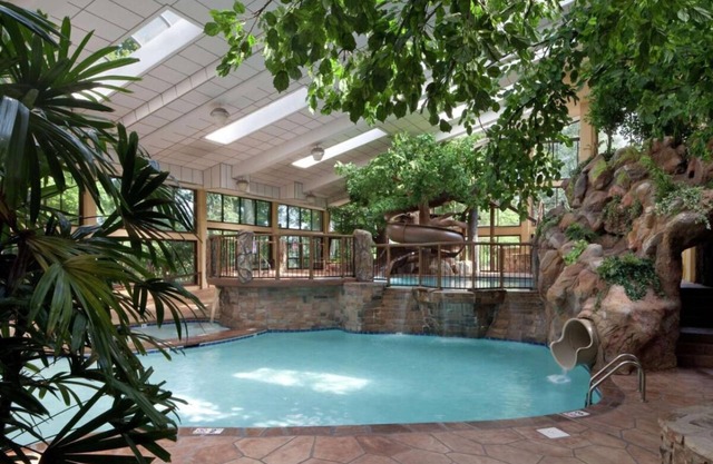 Enjoy a Hassle-Free and Suiting Stay! Indoor Pool, Pets Allowed!