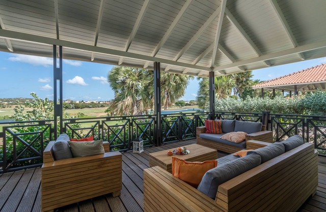 Enjoy a spacious modern Villa, attractively situated next to Golf Course & Pool