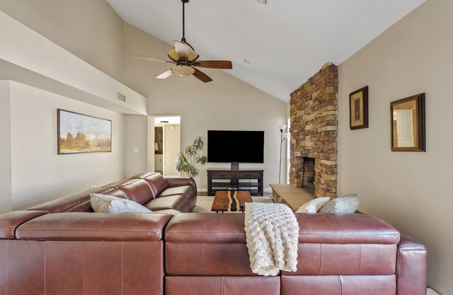 Enjoy Comfort in this 2-bedroom, 2-bath condo in Tempe, AZ