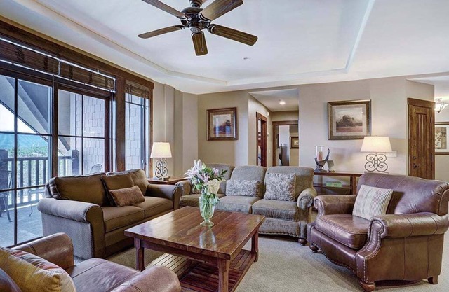 Enjoy Crystal Peak Lodge 7304, aSki-in/Ski-out condo at the Base of Peak 7.