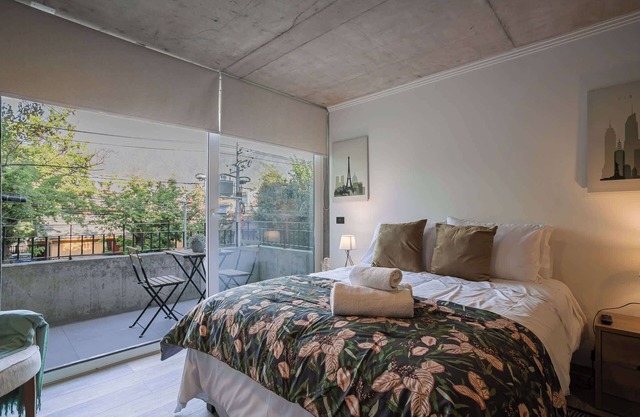 Enjoy La Reina in This Cozy Studio