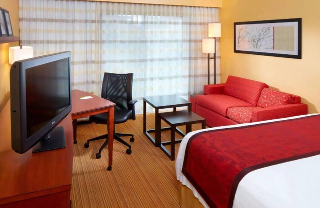 Enjoy Our Lavish & Elegant King Room Free WiFi