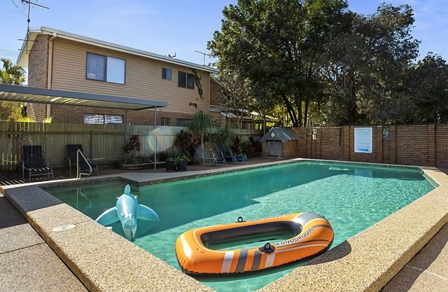 Enjoy the convenience of this two bedroom ground floor apartment close to the beach.