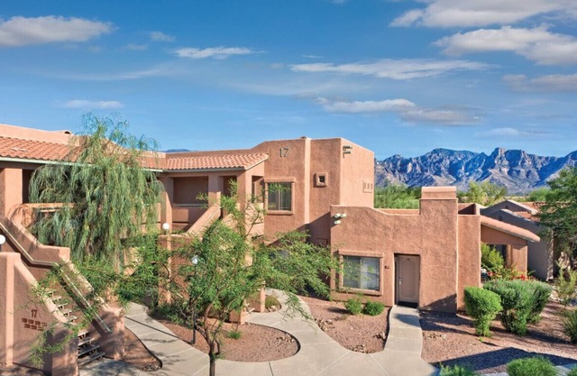 Enjoy the Oro Valley in this 1BD condo with resort amenities