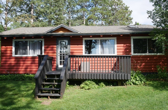 Enjoy this Wonderful cabin on Spec Lake!