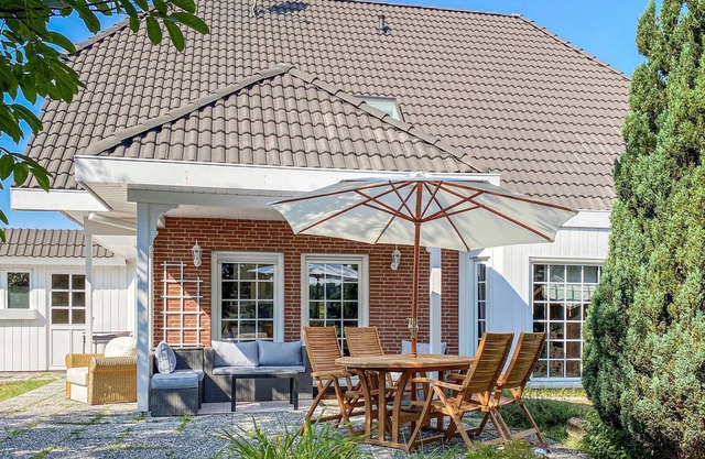 Enjoy your vacation in this detached, light-filled vacation home, with a comfortable and cozy interi