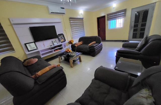 Entire 3 Bedroom Bungalow - Home away from home