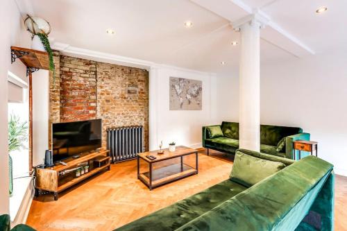 Entire 3 Bedroom House Contractors Families Relocators