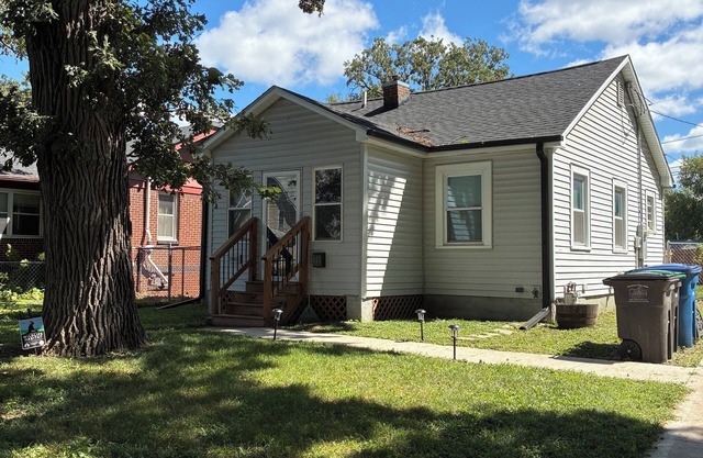 Entire Bungalow with Fenced-In Yard in Trendy Neighborhood, Central Des Moines