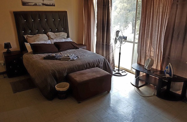 Entire Furnished Home next to OR Tambo